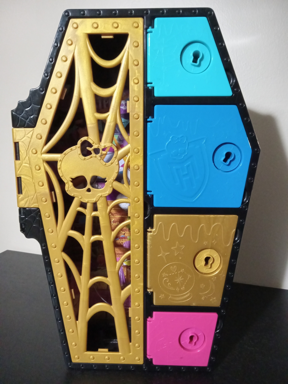 Monster High Coffin Shaped Locker Skulltimate Secrets Cleo De Nile